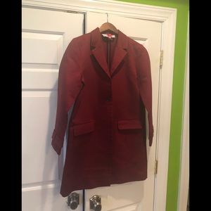 Trench jacket. Color:  Burgundy